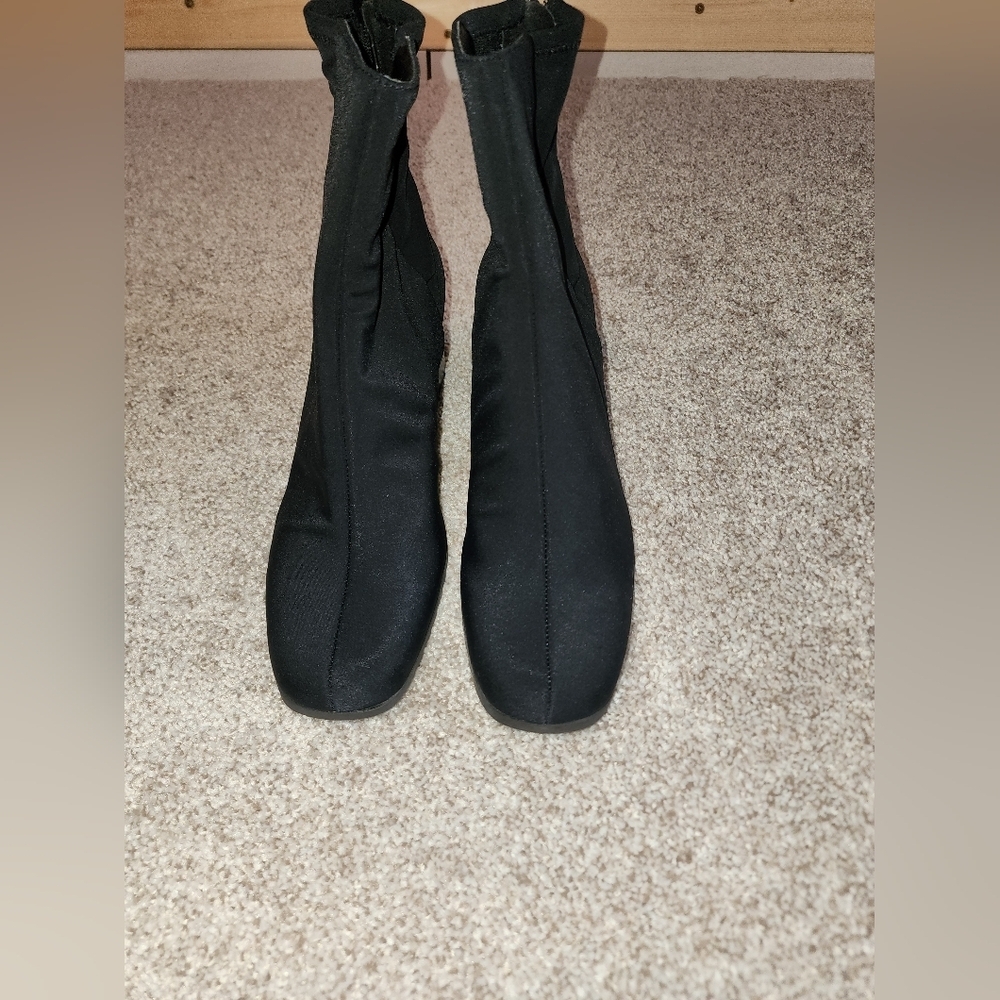 Preowned Bandolino black ankle‎ boots size 9m